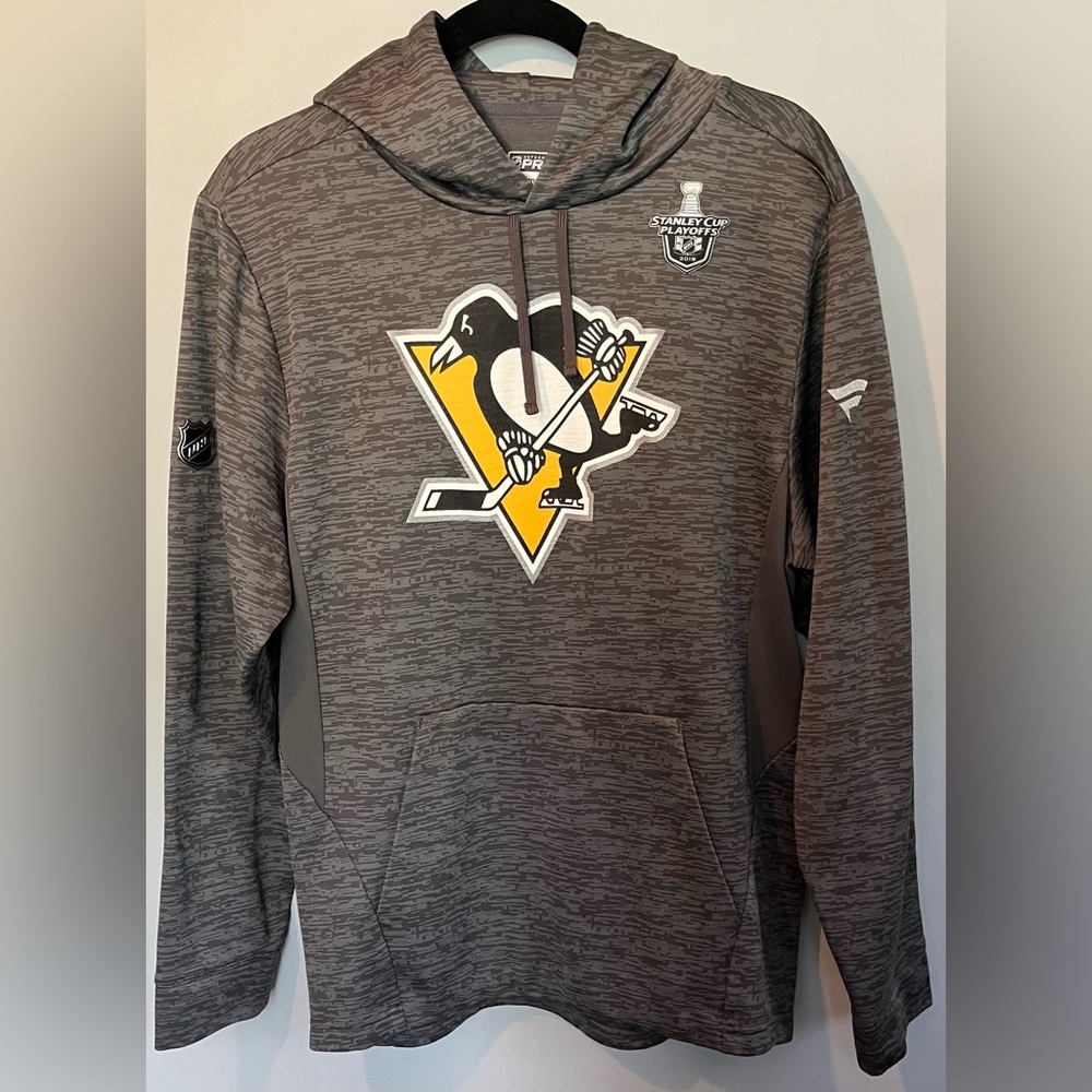 Pittsburgh Penguins Gray Hoodie. 2019 playoffs emblem. Authentic NHL. Small. GYC